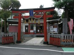 商店街の裏にある金刀比羅大鷲神社。