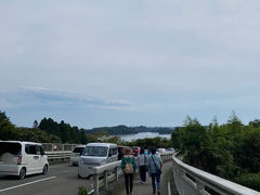 翌朝はチェックアウトして
松島に向かいます

近くの駐車場が混んでいたので
離れたとこに止めてテクテク歩いて行きます