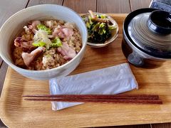 予定の12時に戻ってきました。
1100円のタコ飯定食です。
お味はまあまあ