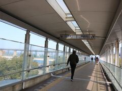 目の前の高松港から船に乗ってみようと思います！！