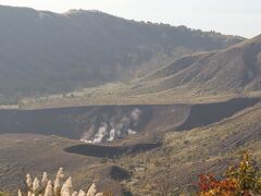 河口付近
そうそう火山はこのイメージ。

散策路になっているので歩いてみたい→だけど「登山装備必須」となっていたので諦めました。足元スニーカーですので。