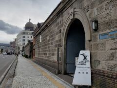 10：45「小樽市総合博物館 運河館」

明治26年に建てられた「旧小樽倉庫」を利用した博物館です。
小樽の繁栄の歴史などが古い絵地図や日記、写真や模型で展示されていて、大変興味深く学べました。