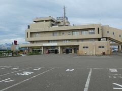 富山県は黒部の朝　シャワー浴びて　出かけましょう

今日は朝のフェリーに乗らなくては

直江津港　9時30分発

ここからは　93キロ　うち高速道路が　78キロ

ナビでは　1時間半かかるんだと

乗船手続きもあるから　7時半には出ますか

乗り遅れたら　昼過ぎの便までありません
空いている保証もありません

それに　朝食も食べなくては?　一番大切ですから