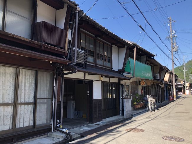 現在も日常生活を送っているので、車が停まっていたりします。