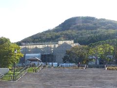 坂をまっすぐ上って元町公園到着。


旧函館区公会堂、休館中。
行って知る。
2021年4月ころ再オープン？とか。
