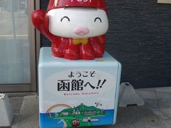 函館駅前にあるかわいらしいイカの郵便ポスト