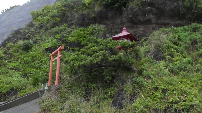 ちいさな漁港の　守り神