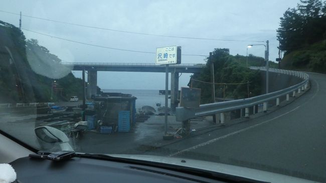 朝早すぎたか<br /><br />しかし　すごく引き潮で<br /><br />海に潜るには良い時だが<br /><br />そんなつもりは無いので<br /><br />神戸ナンバーの車止めて　海に入っていたら<br /><br />サザエとアワビ取りに来たと思われて<br />通報されるから…