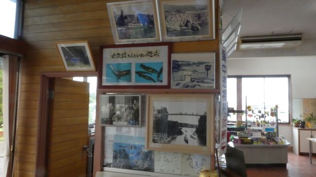 土産物屋　フードコート　事務所を抜け　裏手の海岸へ