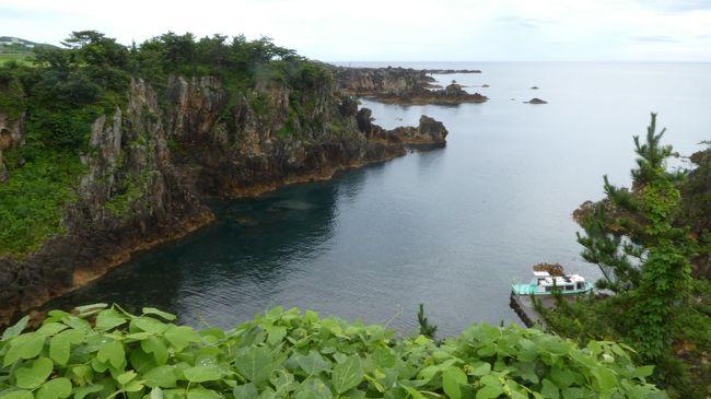 それより　この海岸美と<br />右下の船が…
