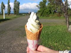 そうだ、あのとき（8月）食べてとてもおいしかった新栄の丘風味舎のソフトクリーム（なめらかでクリーミーで本当に美味しい）。