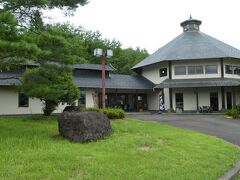 椿屋陶芸館です
今日の昼飯は　そば

手打ちの十割そばで　椿オイルを　わずかだけ練り込んで
喉ごしを良くしています

一度味見してくださいと

ある女性と約束したので…