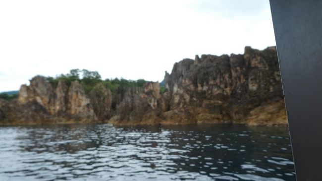 普段は目に出来ない　断崖まで