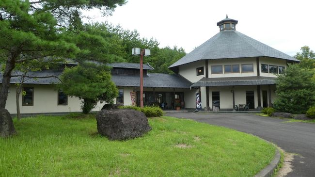 椿屋陶芸館です<br />今日の昼飯は　そば<br /><br />手打ちの十割そばで　椿オイルを　わずかだけ練り込んで<br />喉ごしを良くしています<br /><br />一度味見してくださいと<br /><br />ある女性と約束したので…