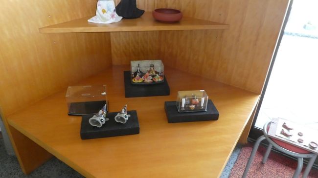 お土産用の小物も有りました<br /><br />陶芸館の作品は撮影禁止になっているので…<br /><br />そば屋の方へ