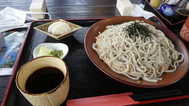 ざるそばの大盛りを<br /><br />いつも思うのだが　ざるそばに海苔は要らんよ<br />それでも文句言う奴が居れば　かっこして『もり』と書いとけばいいだけ<br /><br />まして香りの高い田舎の海苔は　余計にそばの邪魔するよ