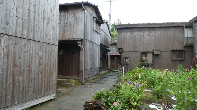 細い道の奥に　畑が<br />元々は家があった所でしょうね