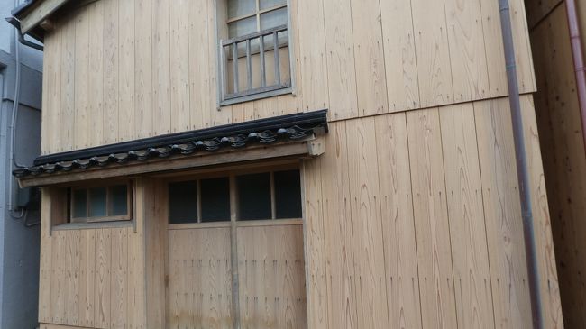 壁板もきれいになっています<br /><br />この辺りで　宿根木を後に