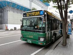 13:45 左回りルートのバスに乗り、
10分足らずで南町・尾山神社のバス停へ。