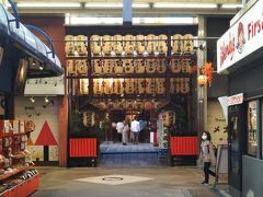 錦市場の通りが新京極と交差する先に錦天満宮がある。
