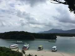 ホテルのチェックインまで時間があるので、観光します。

王道の、川平湾へ♪

ちょっと雲が多いですね・・・