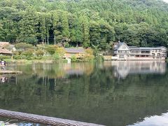 金鱗湖まで歩いて来ました。ここからは由布岳が見えなかったです。小さいですが静かで趣があります。