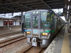 少し早めに高岡駅を出発
この列車はあいの風とやま鉄道　富山行