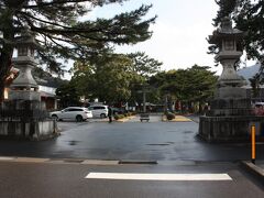 ◆松陰神社
東萩駅から「萩循環まあーるバス」に乗って
松陰神社へ向かいました。
どこまで乗っても一律100円、30分に1本程度運行していて、
とても便利でした。
