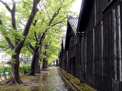 次は酒田と言えば『 山居倉庫』のこちらへ。

雨はあまり嬉しくはありませんが雨に濡れた倉庫もなかなかの風情がありました。
雨だから、観光客も少ないし。