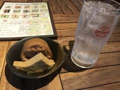 ２軒目は大好きなお店へ。
せんべろを注文。
つまみは相変わらずてびちと島豆腐のセット。

泡ボールを３杯頂く。