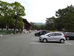 県庁前バス停交差点を右折して、更に右折して興福寺駐車場へ到着！奈良駅前からなので、車だとあっという間です。あの有名な阿修羅像のある国宝館の目の前なので、超便利な場所にあります。普通車1回1,000円ということで、ここに車を停めていろいろなところにいくとすればお得ですね。