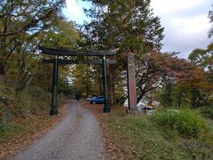 15:58　二荒山神社西門
境内を通り抜けさせていただきます