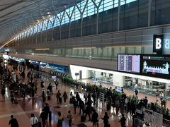 羽田空港は、若干普段の週末より少ないかな？
羽田07:25→09:15鹿児島ANA2471便を利用します。

