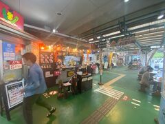 恩納村仲泊にある道の駅「おんなの駅」
「琉冰 おんなの駅」です。

従妹
本当はここのかき氷を食べたかったようですが、マンゴーかき氷は旬を過ぎて台湾産の冷凍マンゴーって事で諦めたようです。