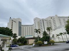 ホテル前のバイパスが大渋滞！
どうやら人身事故…
タコス屋さんから国道58号線回りでコンベンションセンター前のバイパスに入って5分位渋滞に巻き込まれてホテル到着！
これは今夜は出ない方がいいか…
ベンリ屋行きたかったな…