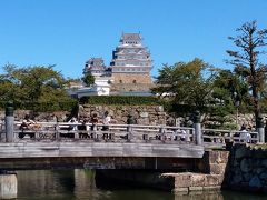 姫路城は人が多い。