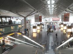 セントレア空港、本当に人が少ない・・・
カードラウンジもガラガラ、寂しい限りです。
写真はありませんが、那覇空港は人が多かったです。