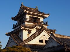 本丸が完存するのは、現存12天守の中でも高知城だけだそうです。
昨日の松山城に続き本丸に上れるのはありがたや。