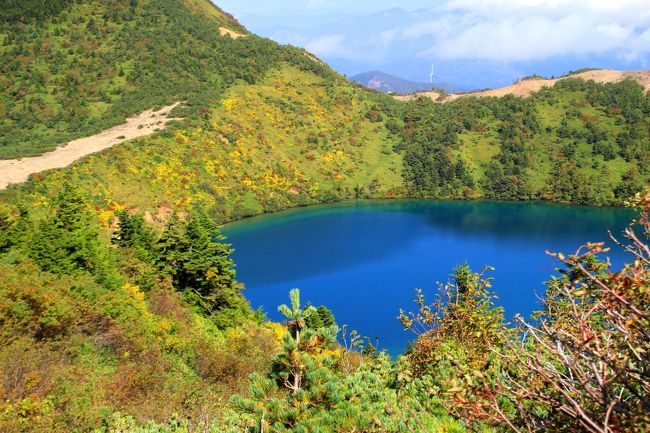 ☆一切経山北側登山道から見た魔女の瞳(五色沼)