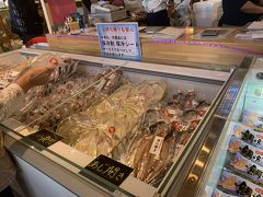 大原港：海の直売所で干物の買い物