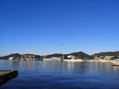 朝食後港沿いを散歩しました。
長崎水辺の森公園をぐるっと出島方面へ。

朝から雲一つない晴天で気持ちがいい。