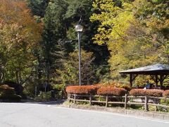 「巴淵」12：47通過。
旧中山道はここを右折して巴橋を渡ります。