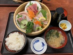 こちらは４種の刺身定食。1480円だったかな？