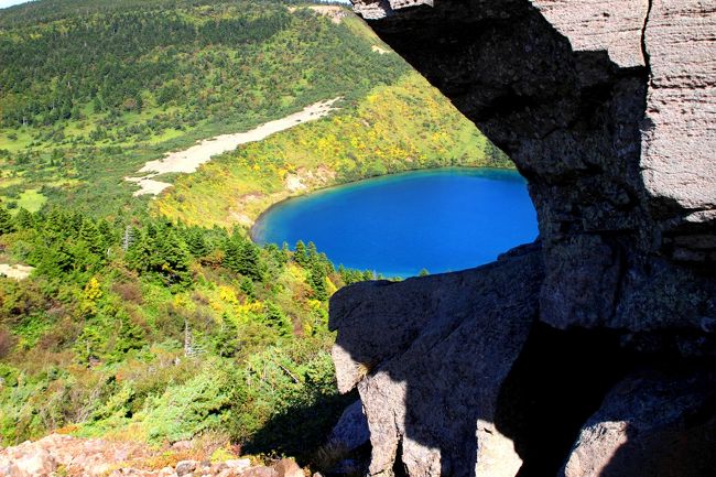 ☆一切経山北側登山道から見た魔女の瞳(五色沼)