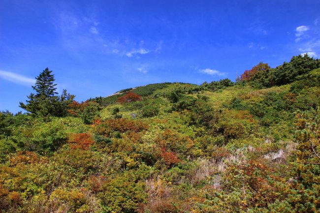 ☆一切経山登山道からの望む平石山(1928m)