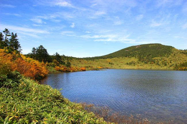☆鎌沼周回登山道から望む鎌沼＆前大巓(1911m)
