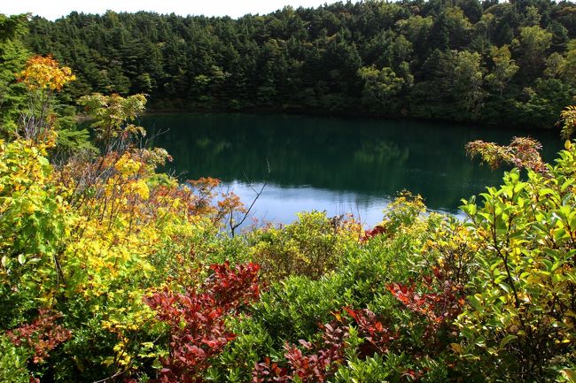 ☆浄土平　樋沼(1622m)<br /><br />樋沼の火口壁に周回道路はなく展望ポイントが２か所ありますが<br />火口湖全体が見渡せないのが残念です。<br /><br /><br />これで◆２０２０・紅葉追っかけは磐梯吾妻＆魔女の瞳から（２）魔女の瞳～鎌沼編はお仕舞いです。<br />いつも最後までご覧下さりありがとうございます。<br />そして、いいねもありがとうございます。<br /><br /><br />今年の紅葉追っかけは始まったばかり<br />紅葉本番の旅行記はこのあと続々です。<br /><br /><br />ではまた。　　j-ryu<br />