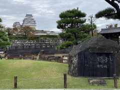 大手門から敷地に入ります