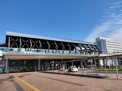 JR高知駅
路面電車の発着終点の電停も駅前にあります。
