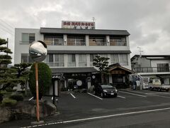 18時過ぎに本日の宿「富士見園」に到着（写真翌朝）。村上水軍ミュージアムから15.9ｋｍ、本日は走行距離は計47．9ｋｍ